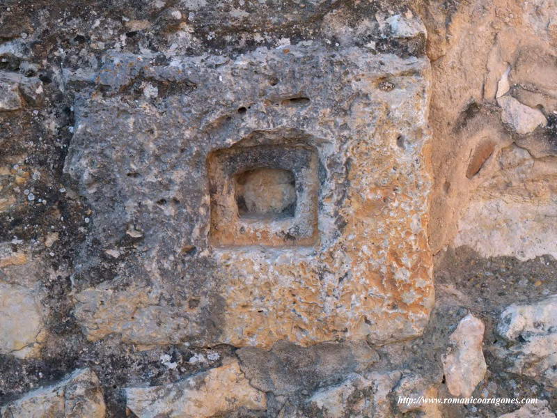 PIEDRA QUE CONTUVO LIPSANOTECA USADA COMO SILLAR